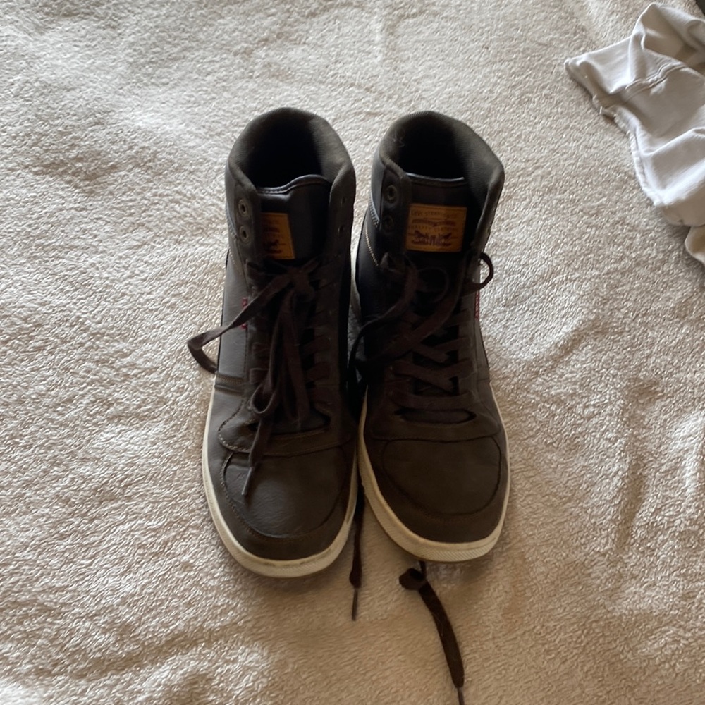 Like new! Levi’s boots